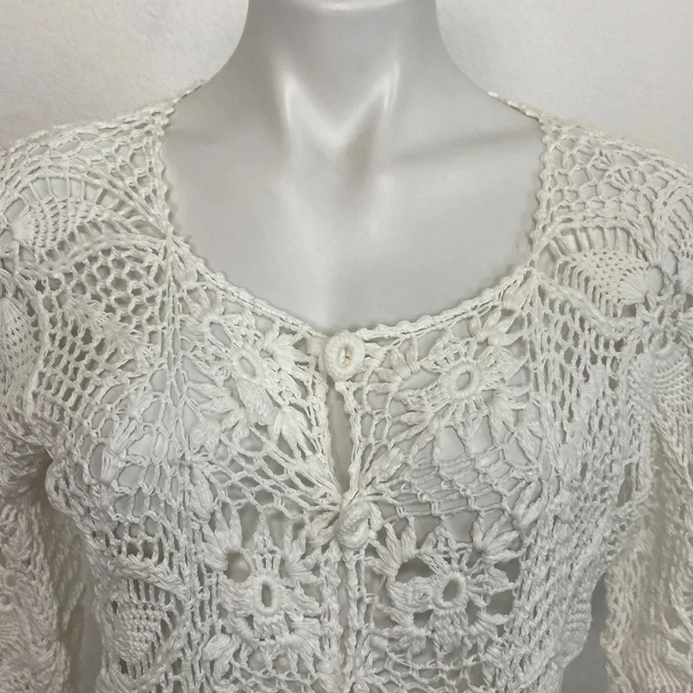 N/A white crochet